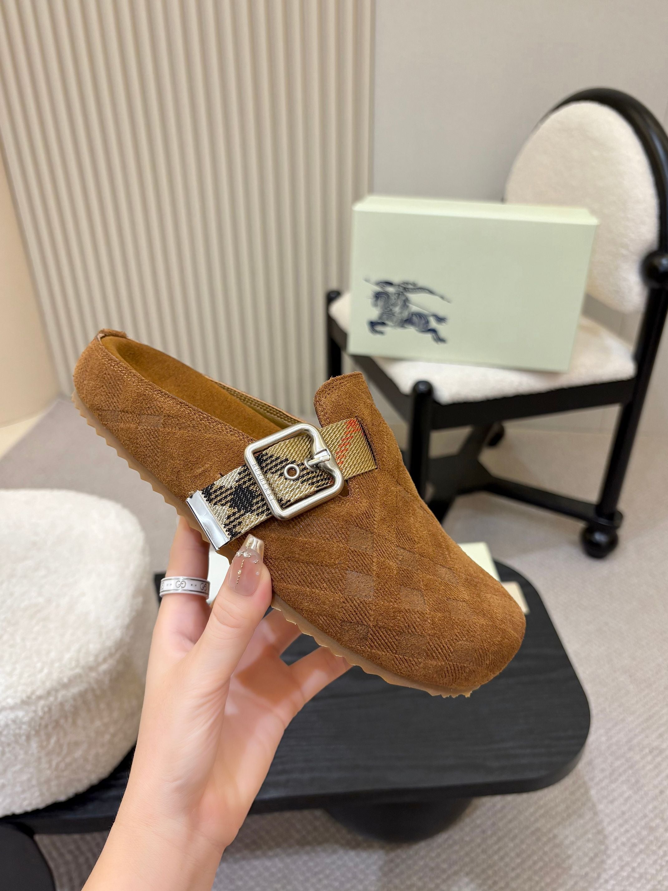 Z2N85R11 Popular high-quality shoes