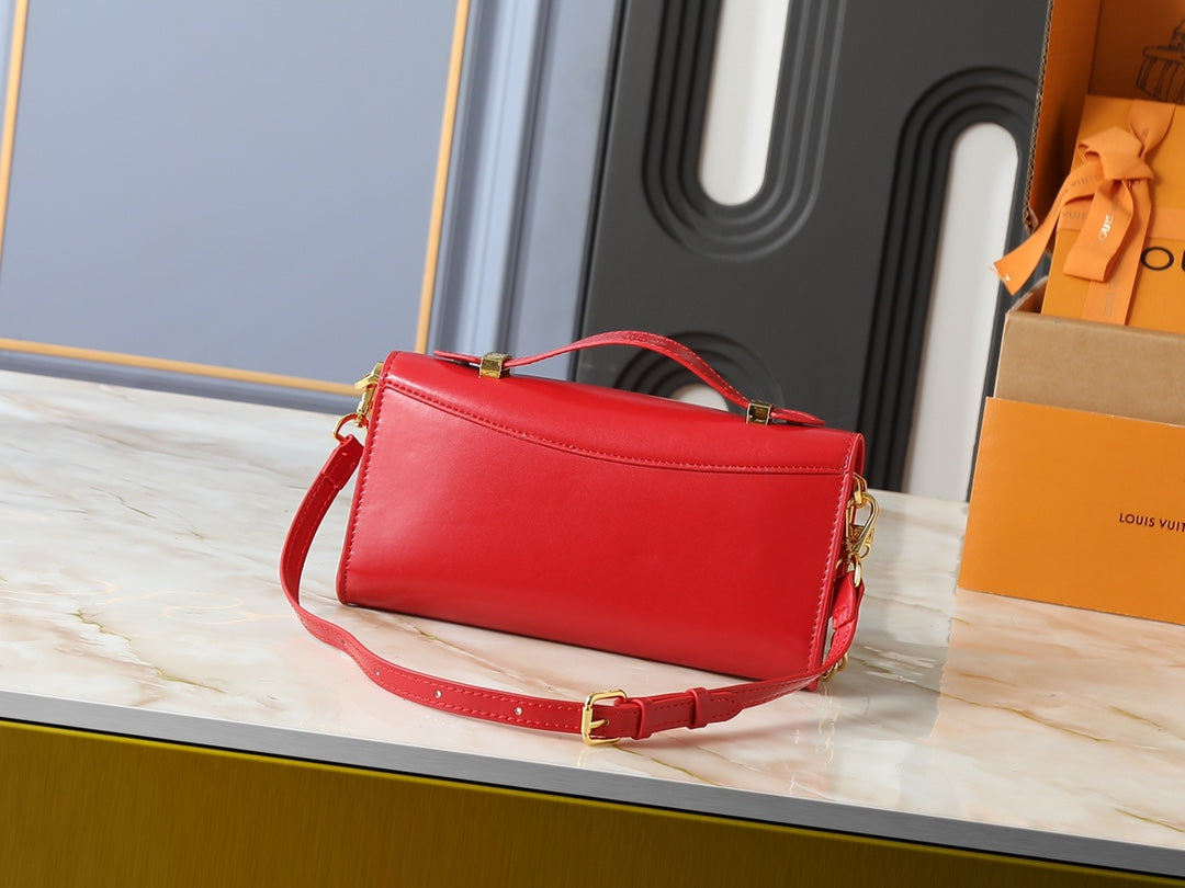 B1R15E145 Popular leather bag