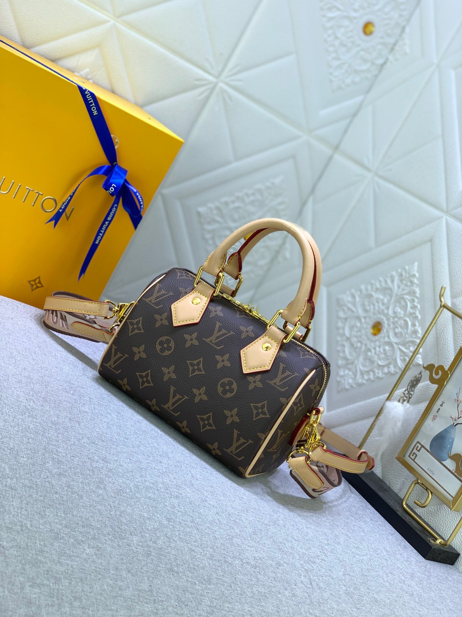 B12X73E44 Popular  leather bag 