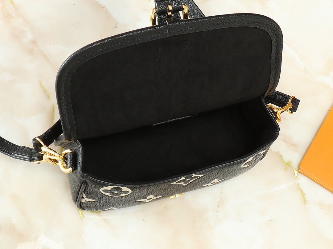 B1X45E4 Popular leather bag