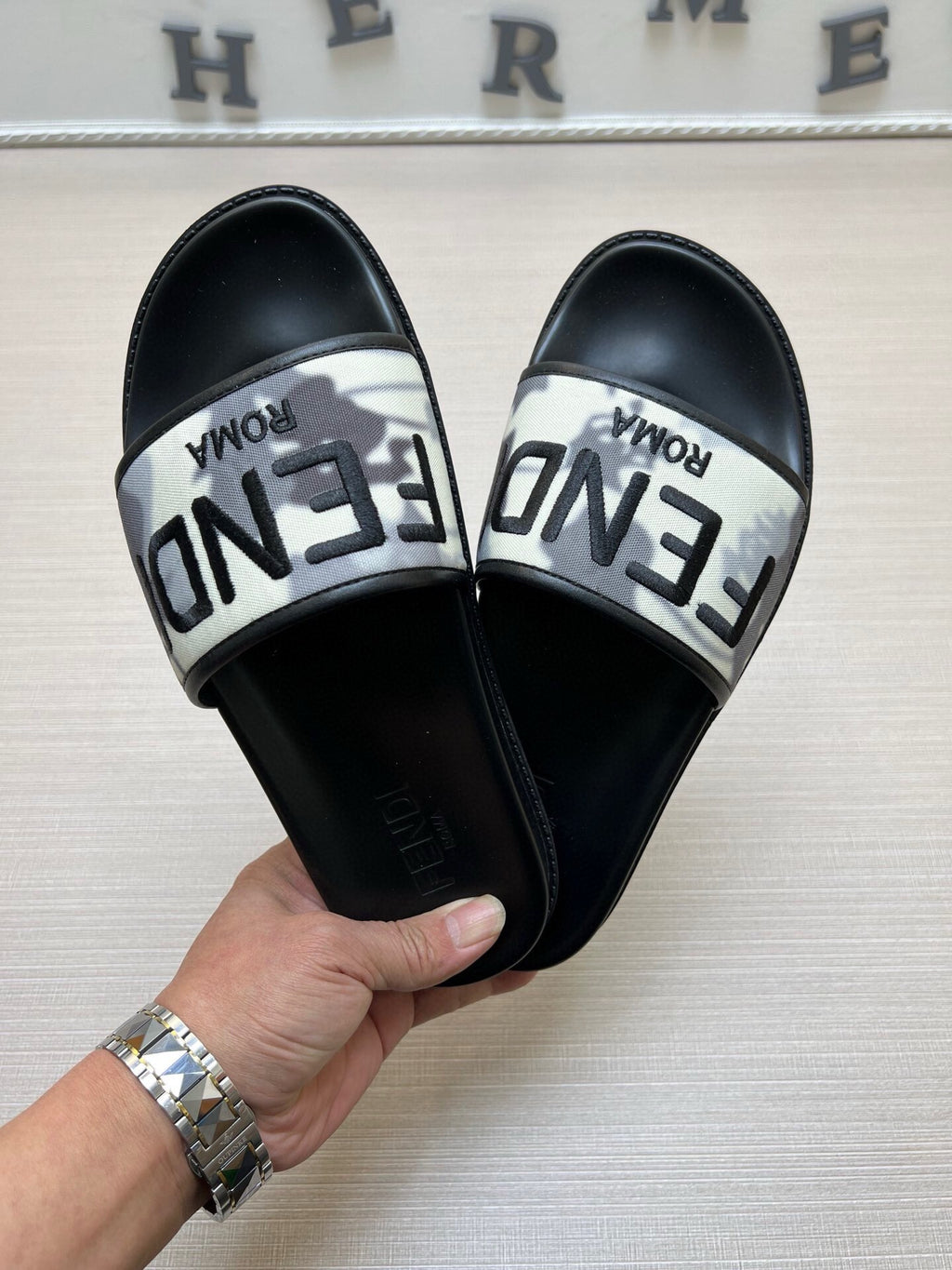 Z5ZF24 Popular slippers