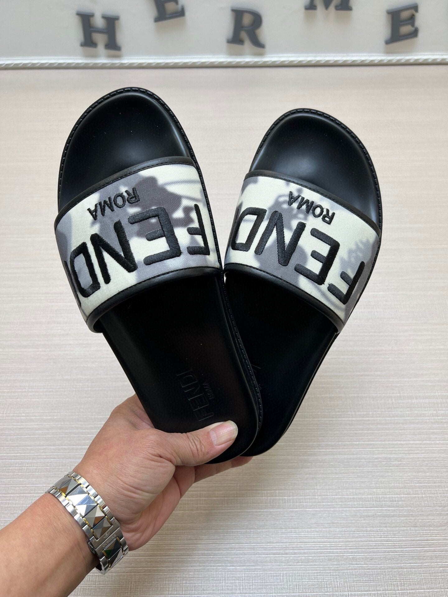 Z5ZF24 Popular slippers