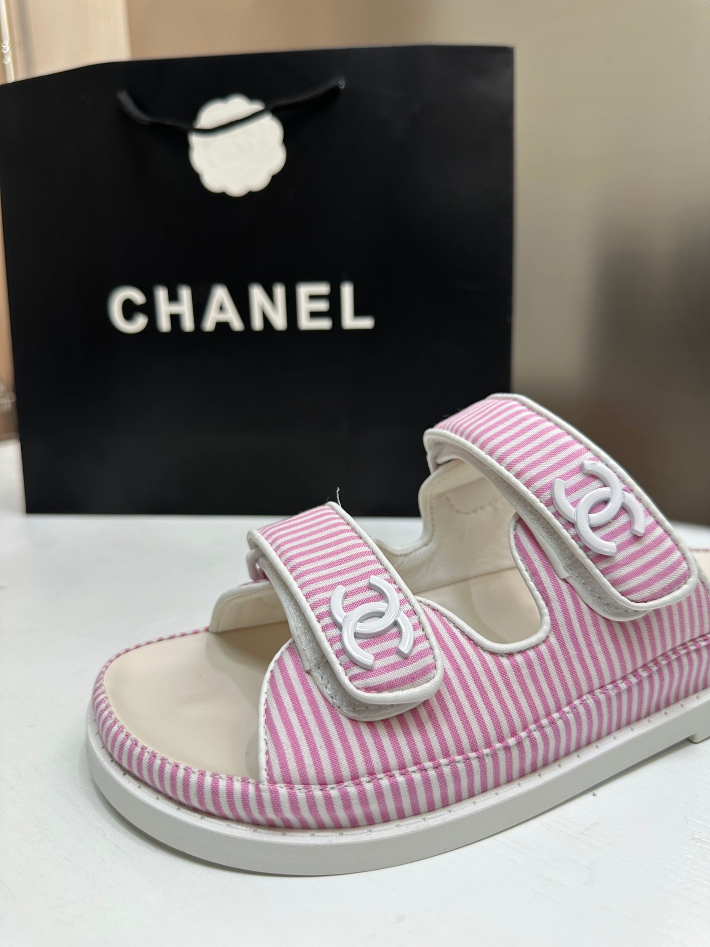 Z1R45C1  Popular sandals