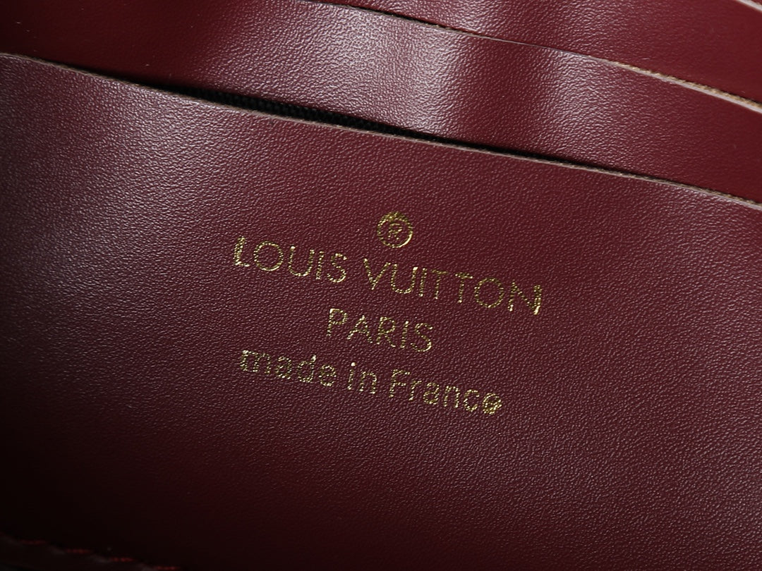 B1R15E145 Popular leather bag