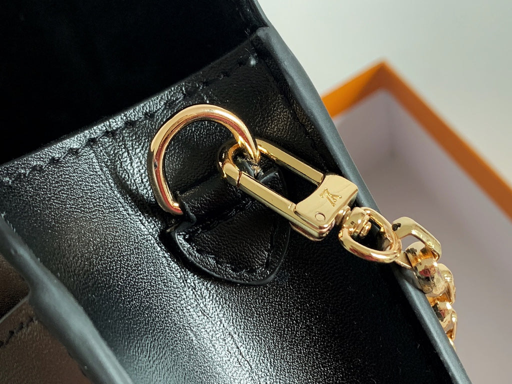 B1X43E38 Popular  leather wallets