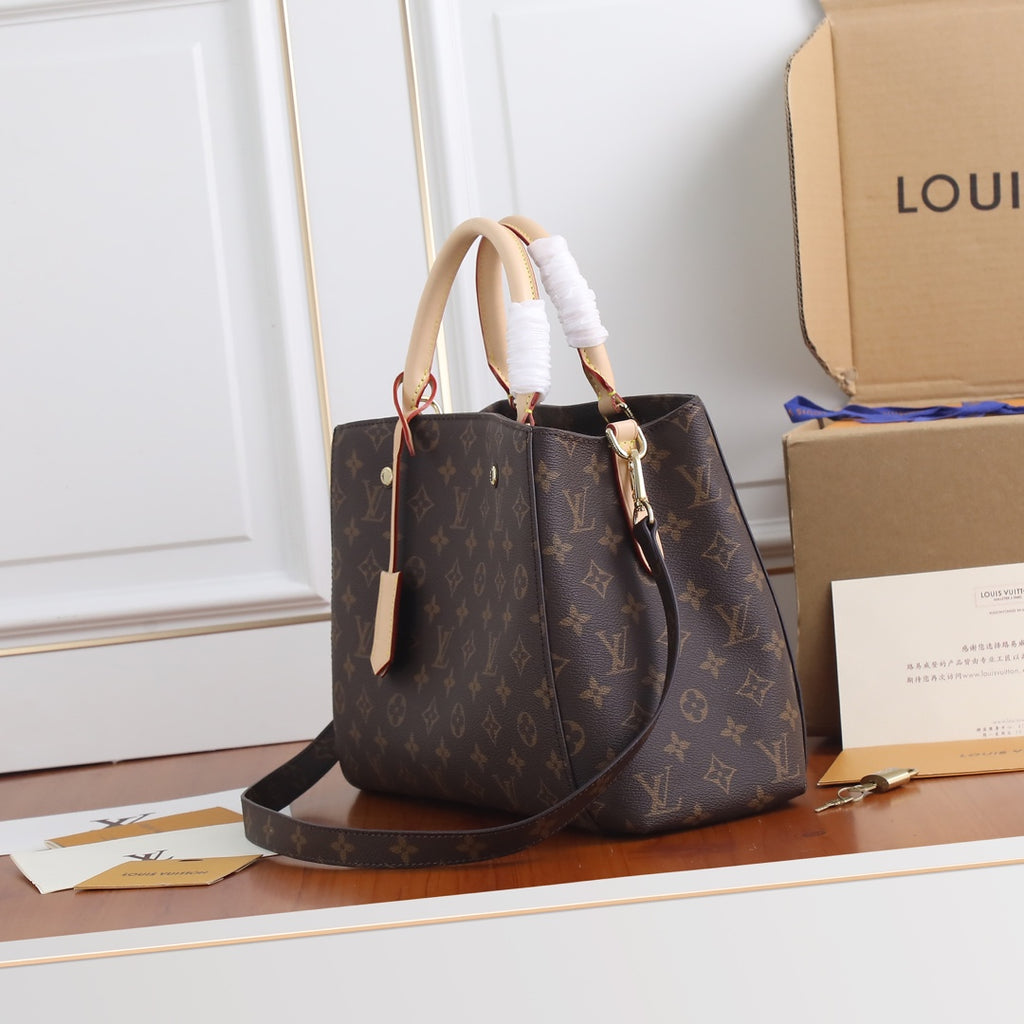 B12X44E317 Popular   leather bag 