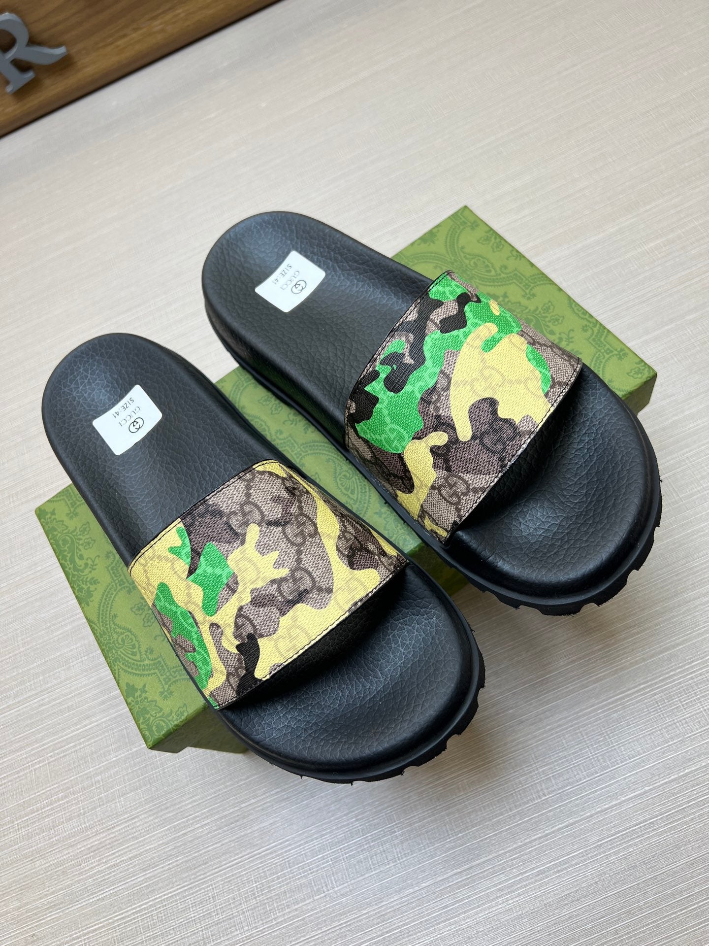 Z5X76B4 Popular slippers