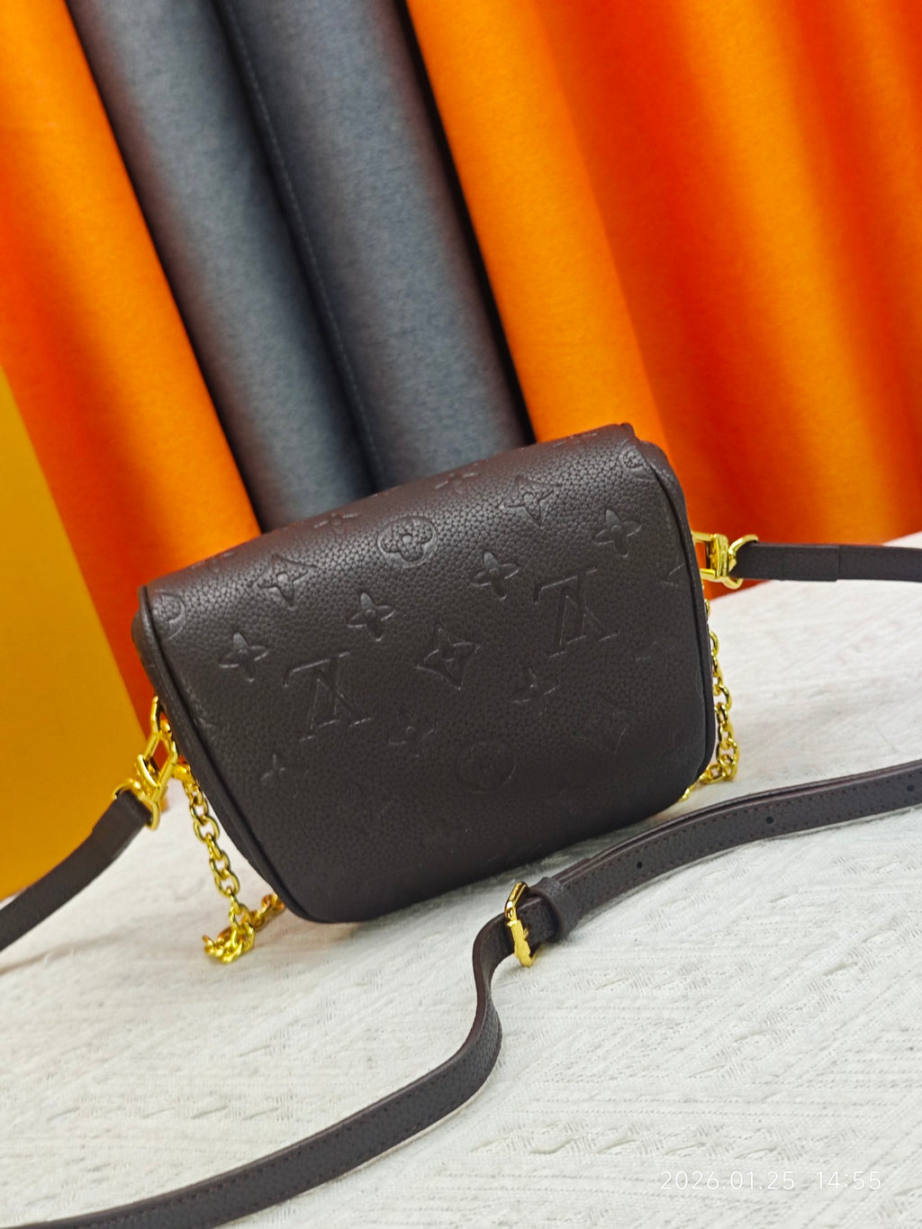 B1P46E75 Popular leather bag