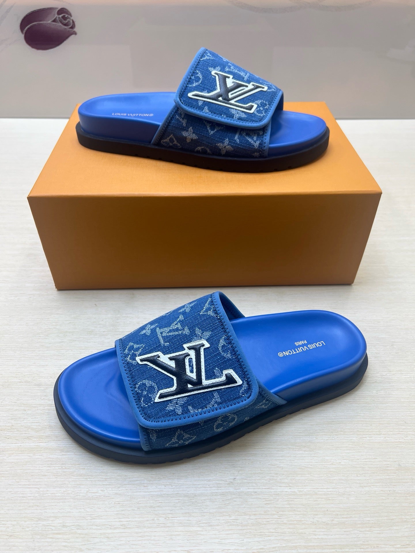 Z5R66E21 Popular  Slippers