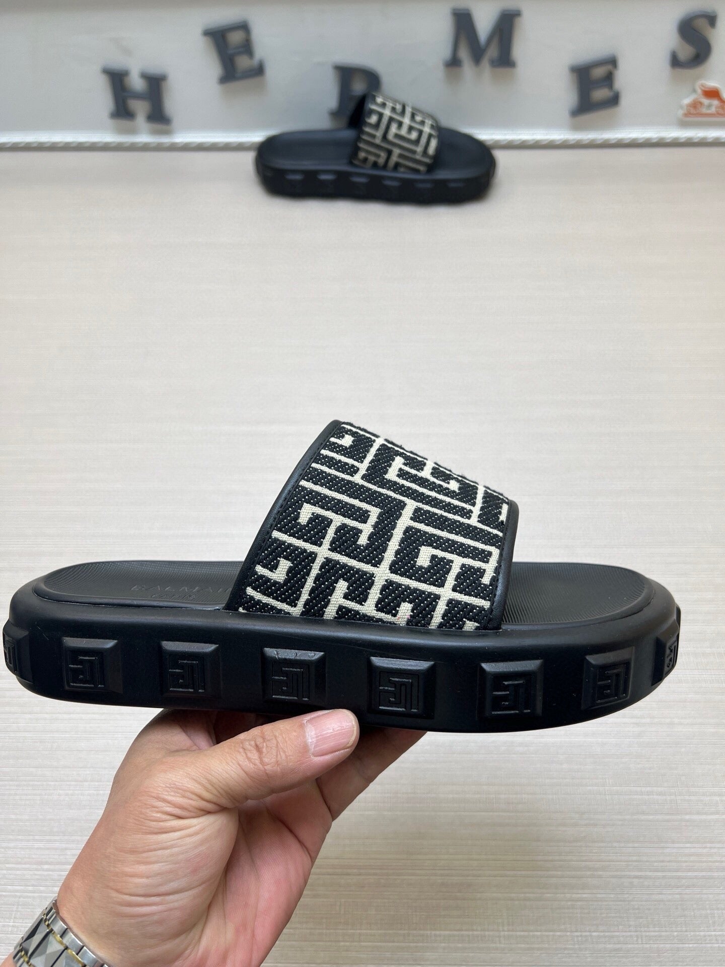 Z5ZA21 Popular slippers