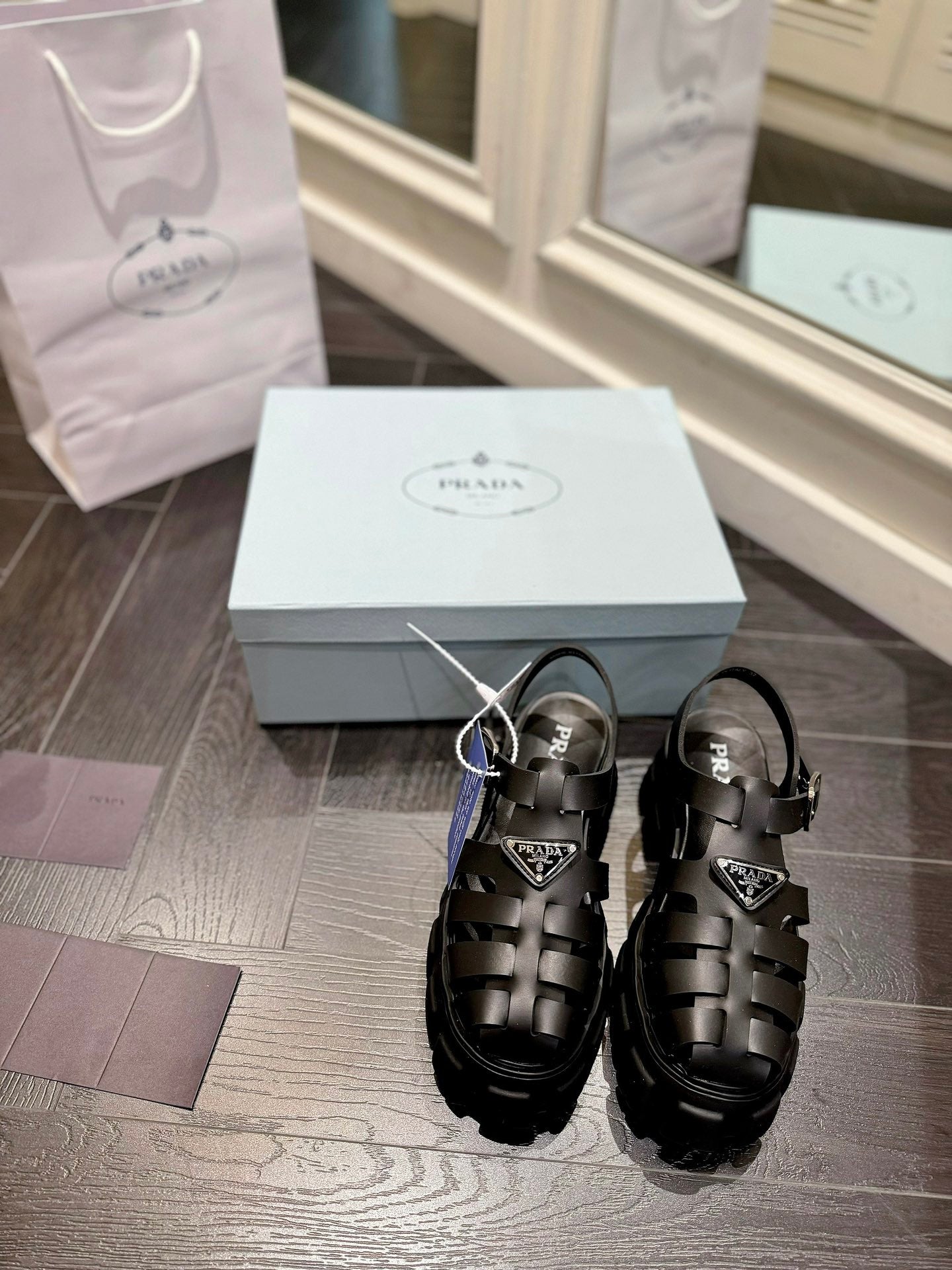 Z2R85P51  Popular high-quality shoes
