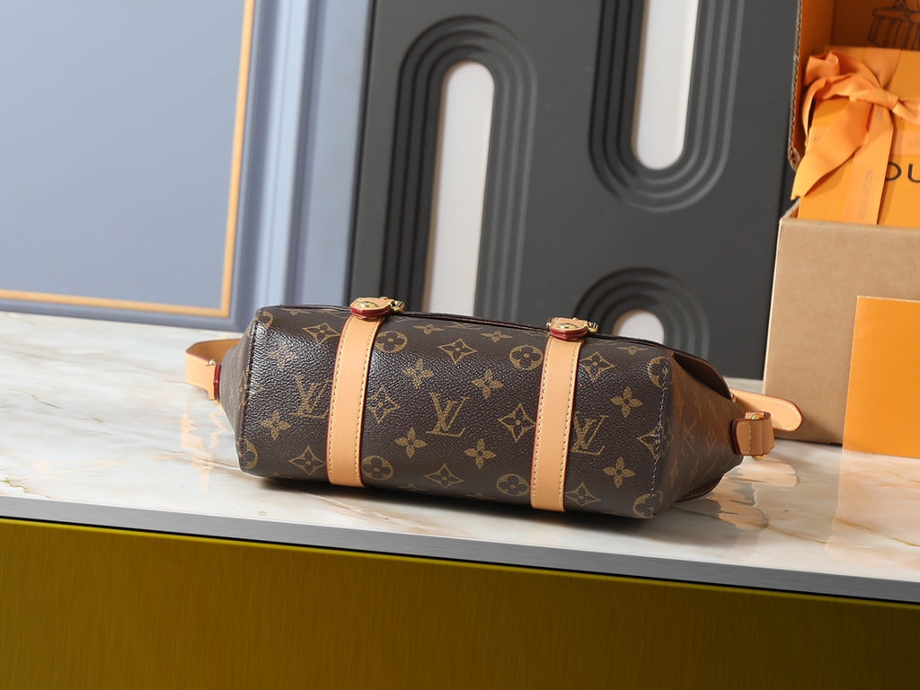 B1R76E56 Popular leather bag