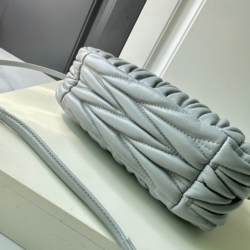 B1P46A118 Popular leather bag