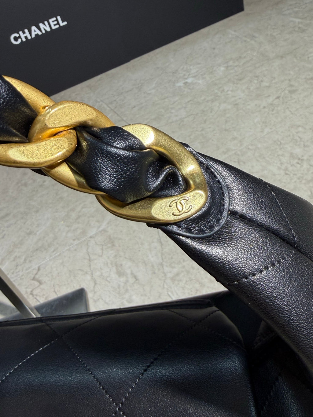 B1R15C146 Popular leather bag