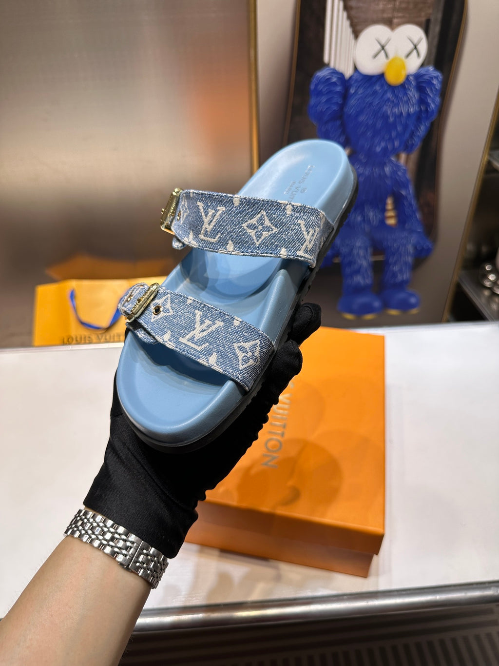 Z1ZE10 Popular sandals