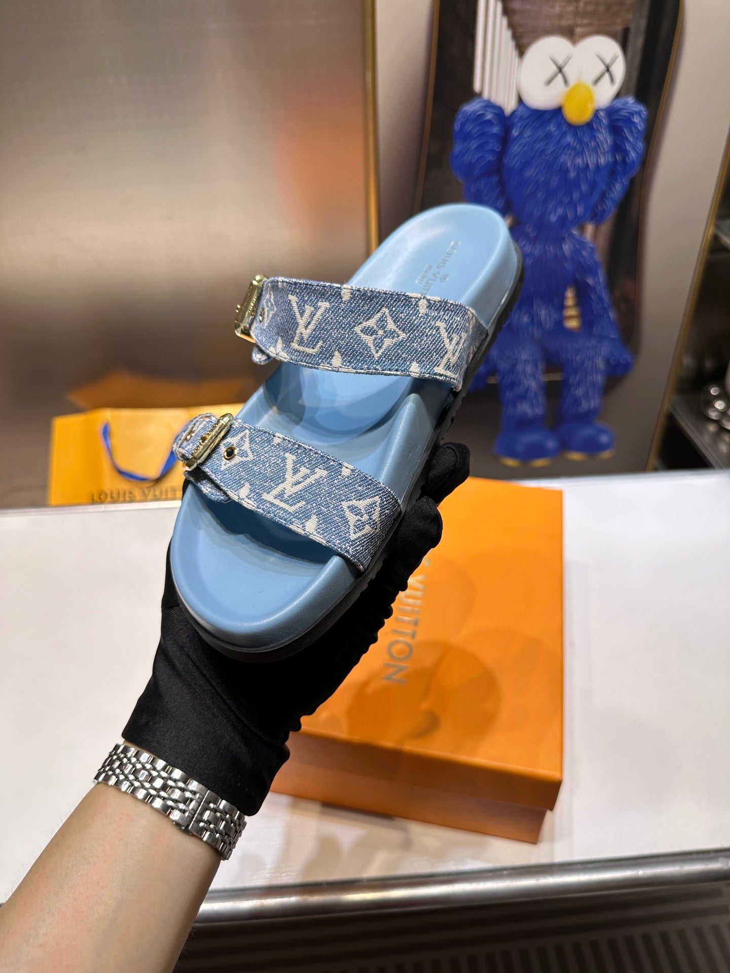 Z1ZE10 Popular sandals