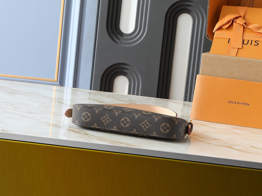 B1R15E23 Popular  leather bag