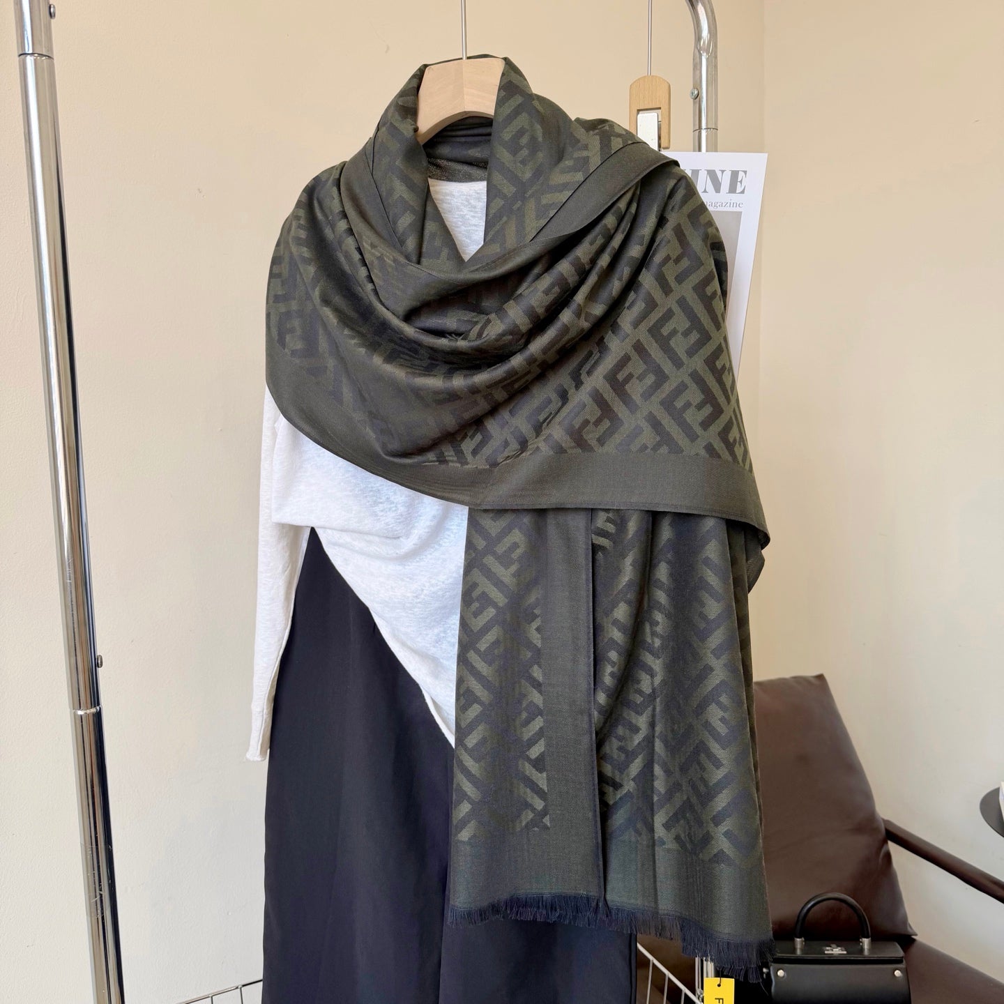 W1N36F16 Popular Silk Scarve