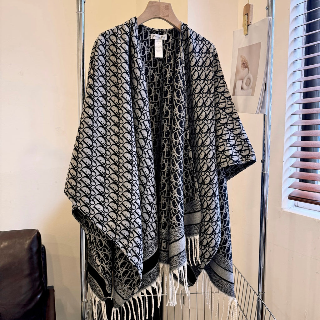 W1R86D10 Popular cape