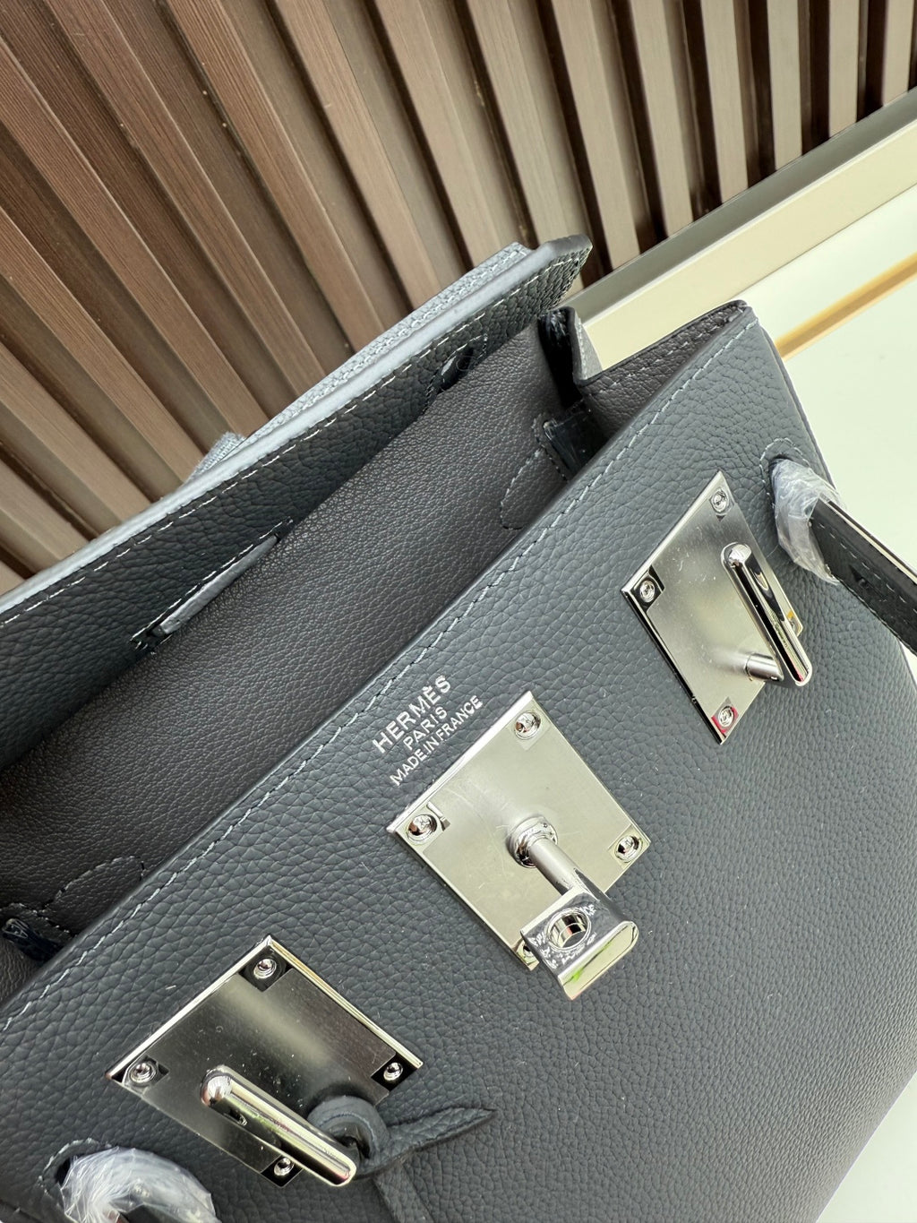 B1P36H45 Popular leather bag