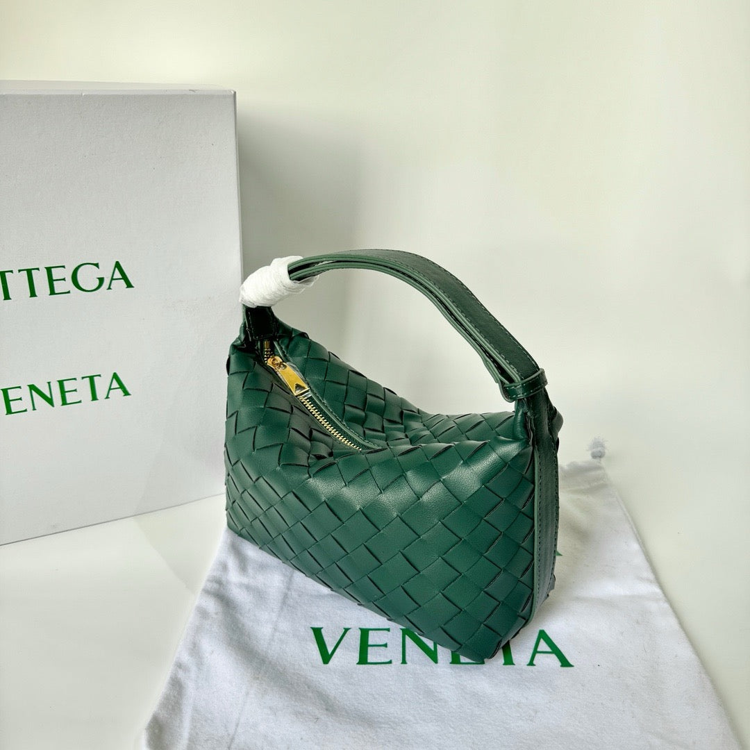 B1X76A10  Popular leather bag