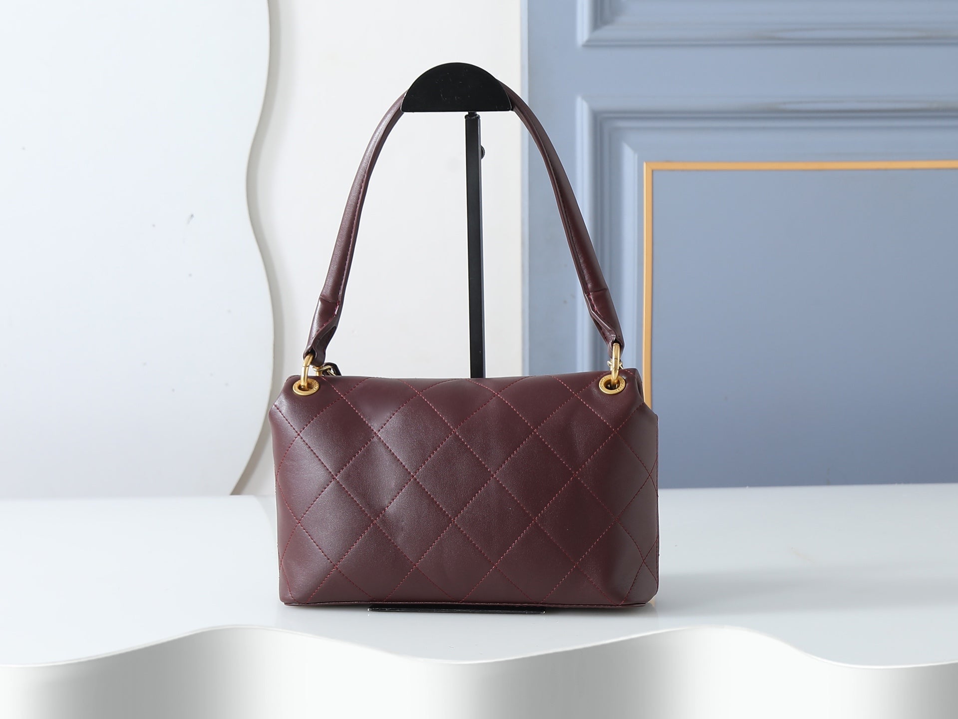 B1R76C28 Popular leather bag