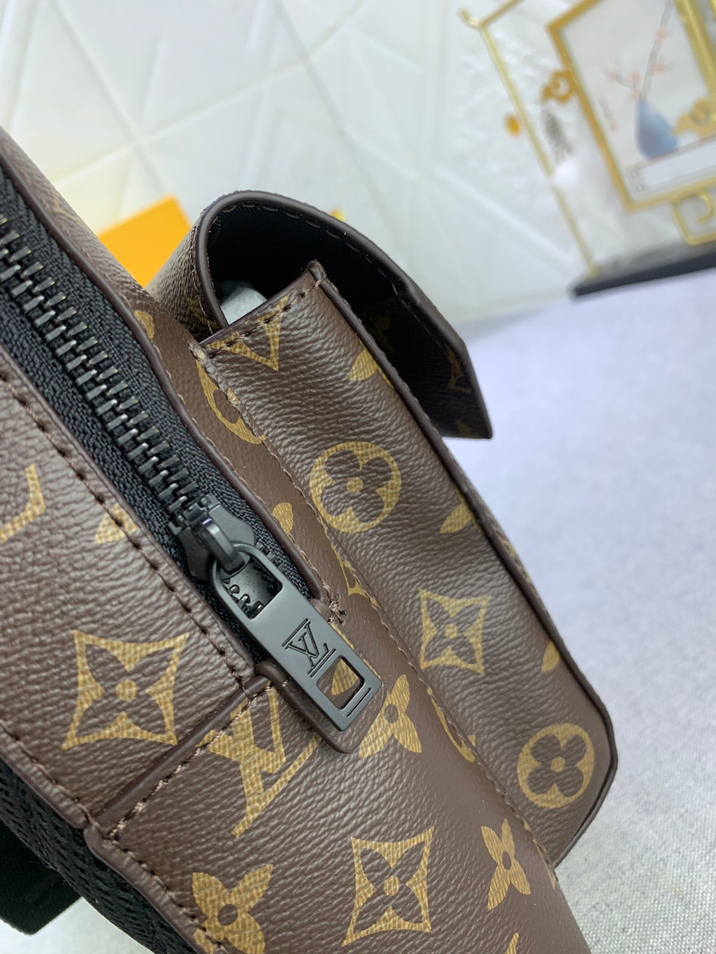B12X44E340 Popular leather bag 
