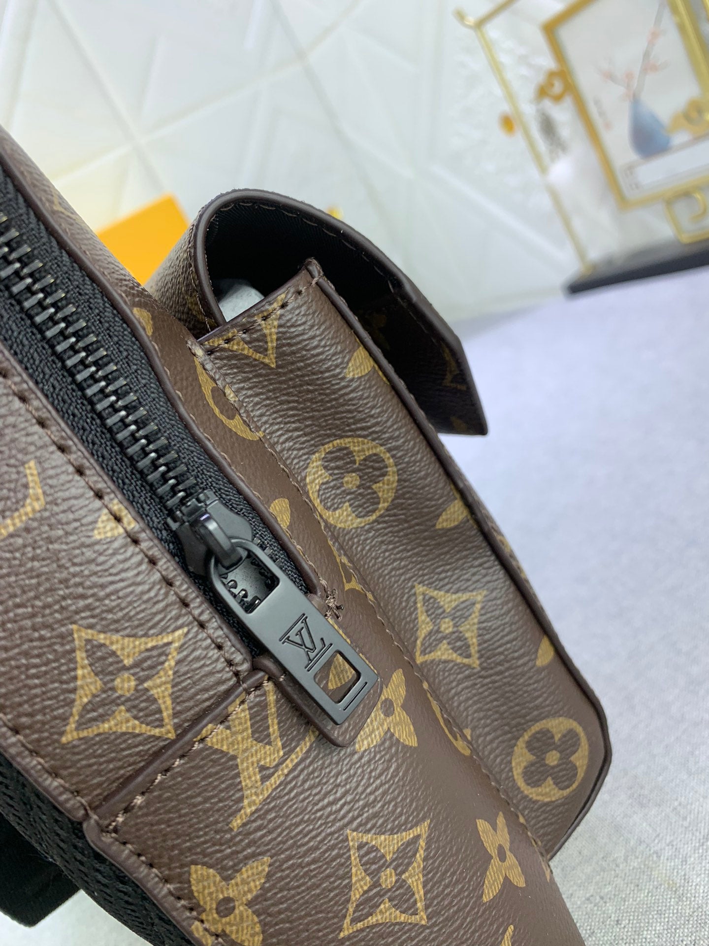 B12X44E340 Popular leather bag 
