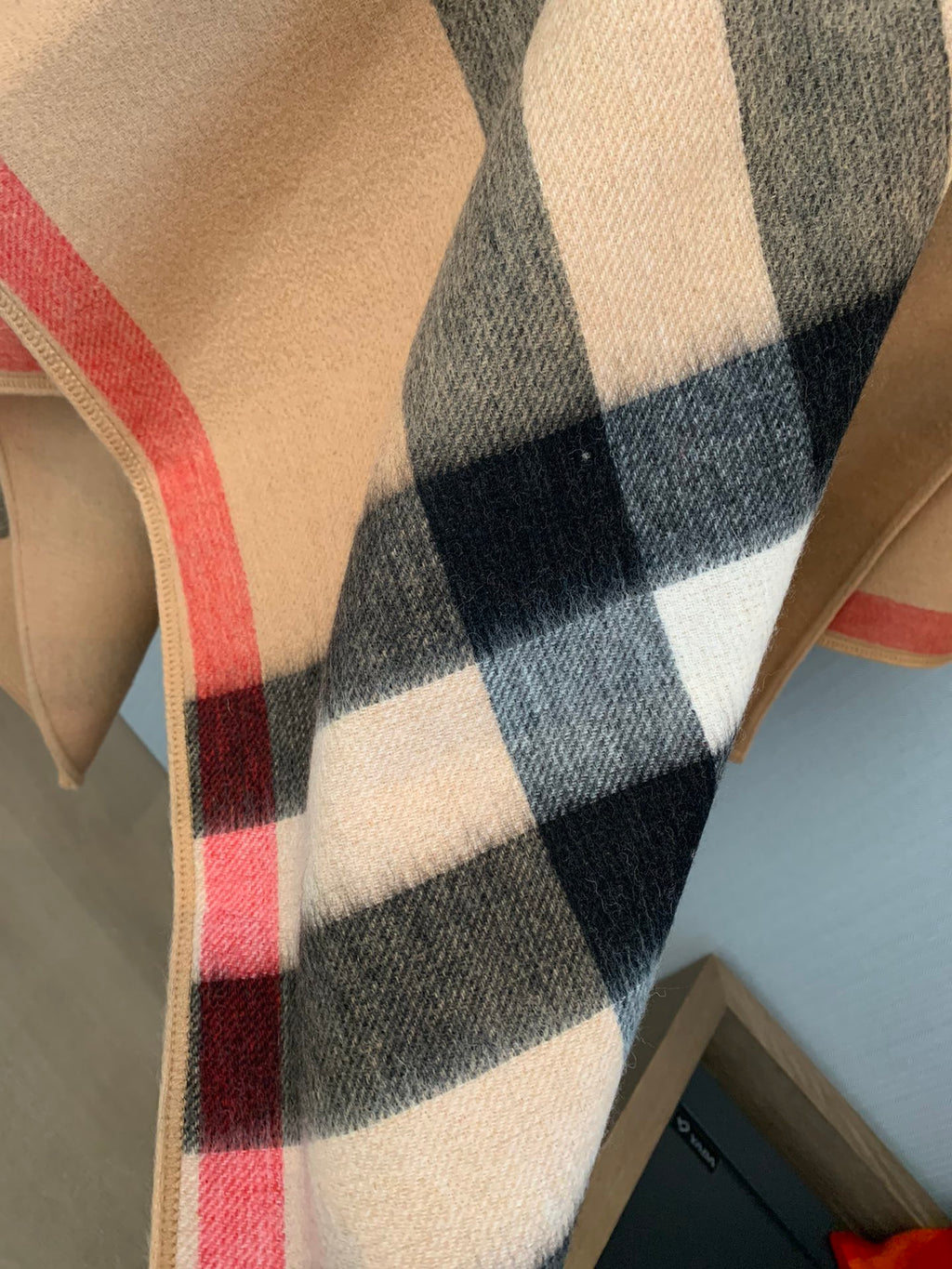 W1R86R56 Popular cape