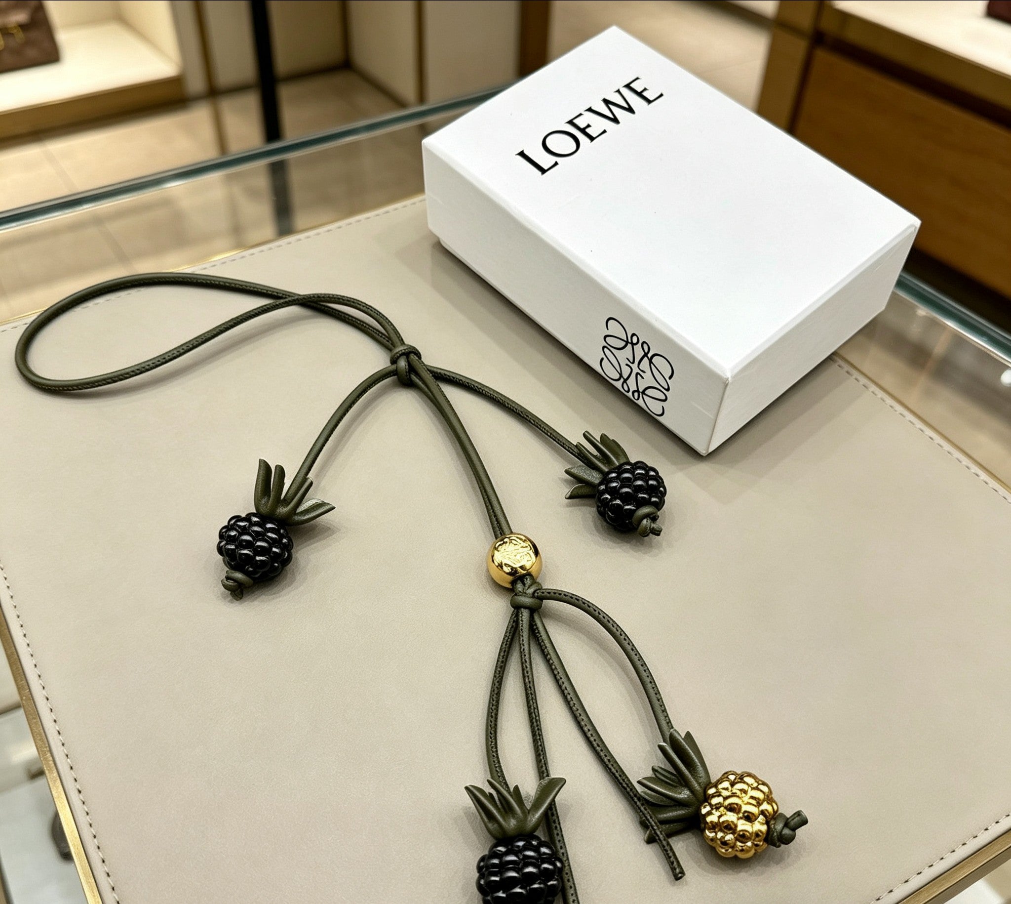 A1R76A06 Popular bag 's charms accessories