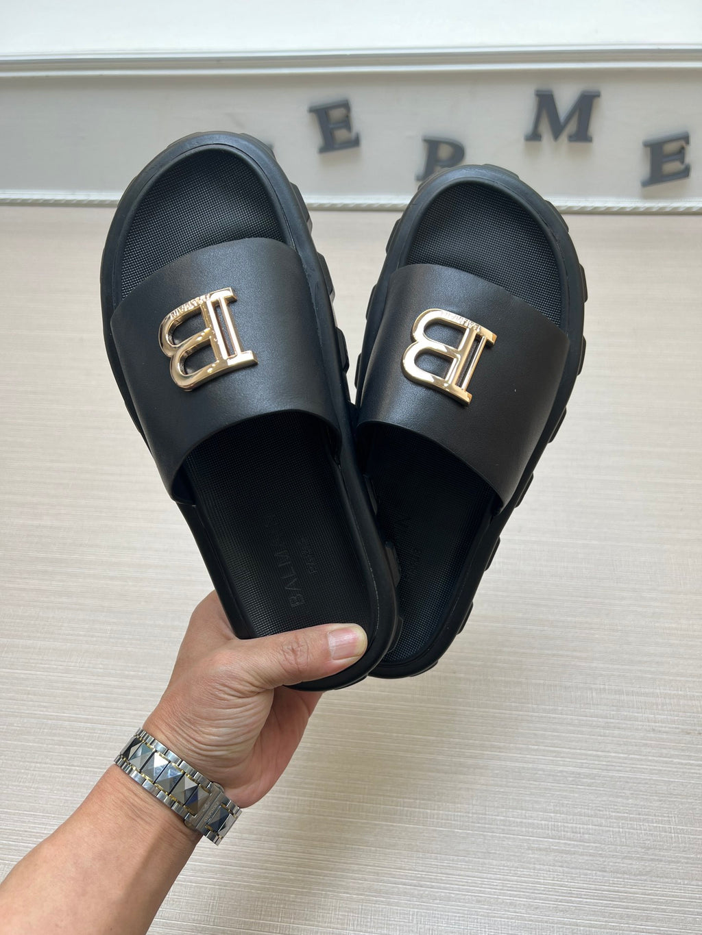 Z5ZA110  Popular slippers