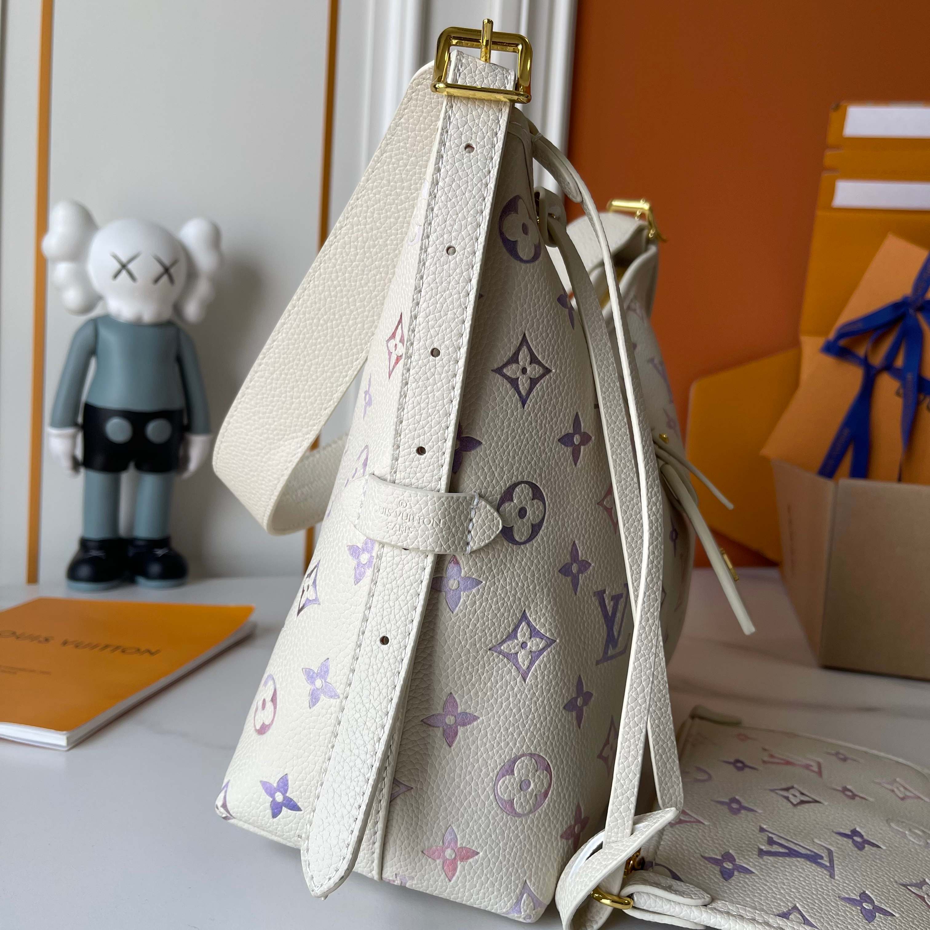 B1R15E24 Popular   bag