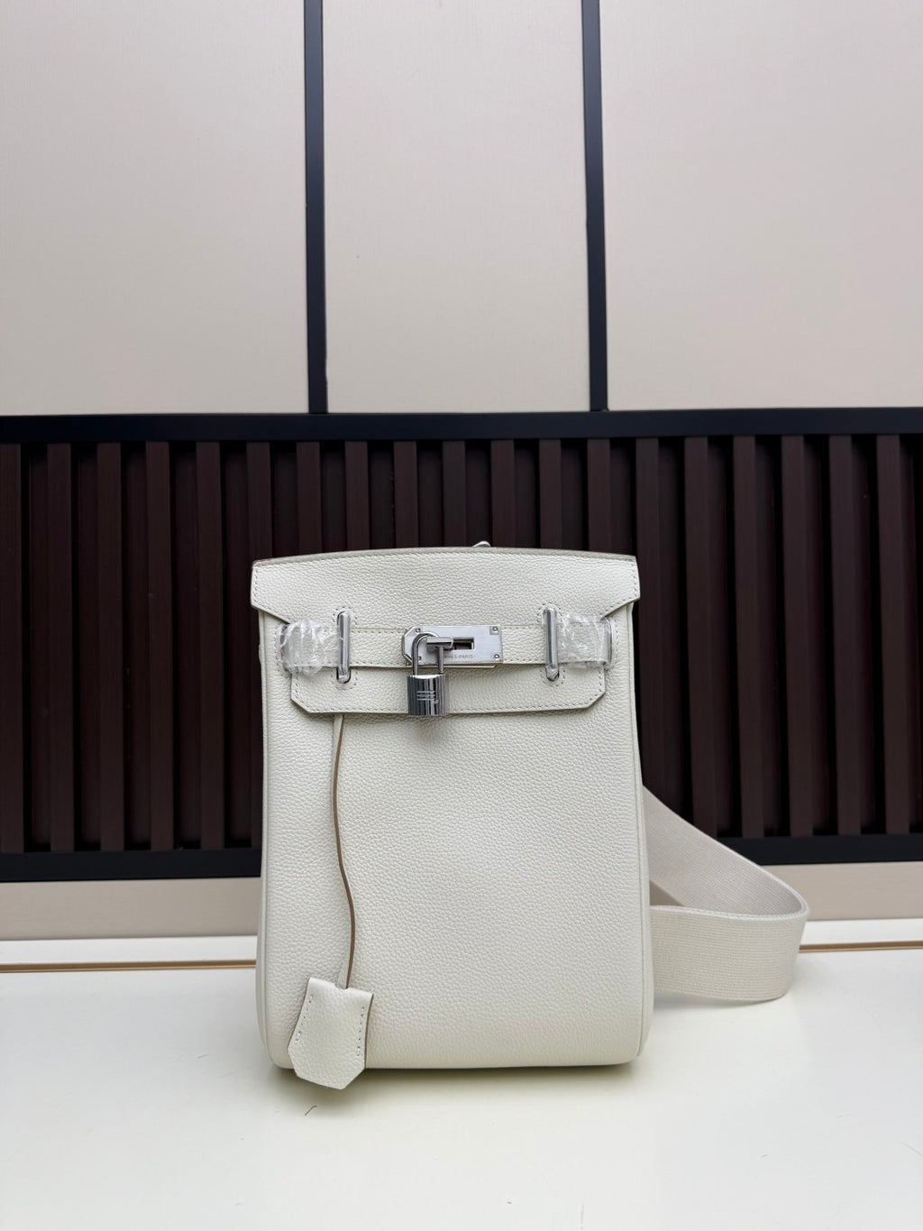 B1P36H46 Popular leather bag