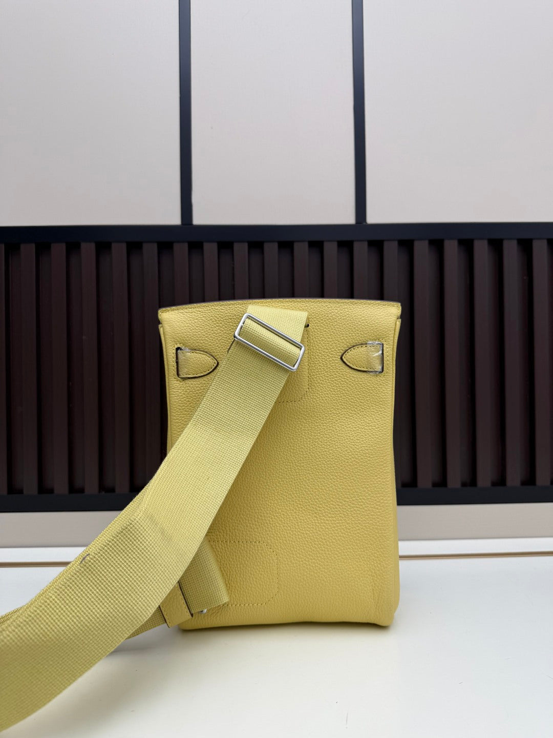 B1P36H46 Popular leather bag