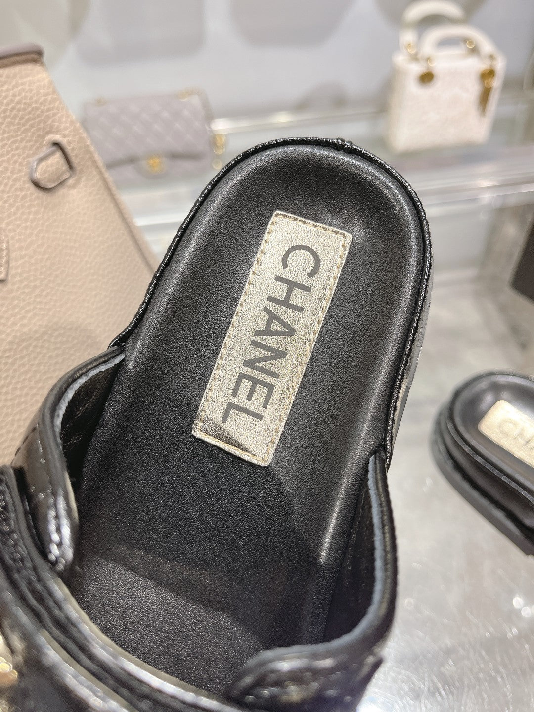 Z2R45C9  Popular leather shoes