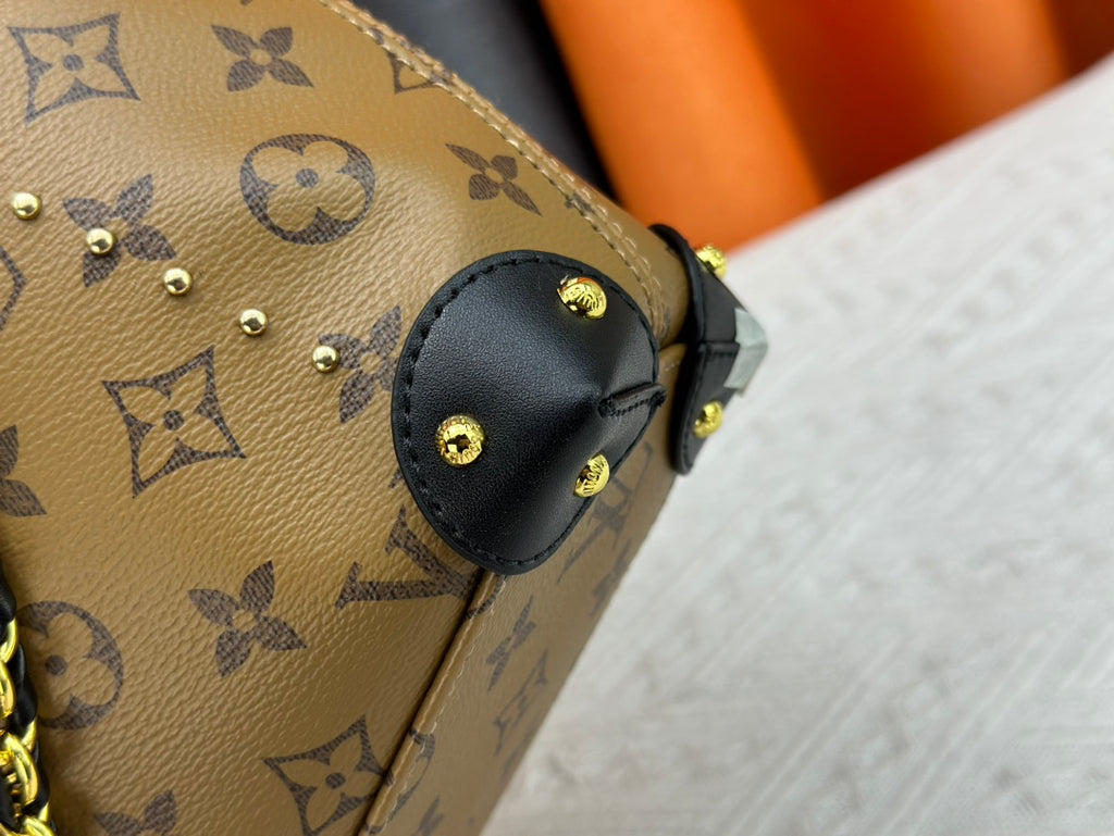 B1X104E56  Popular  leather bag