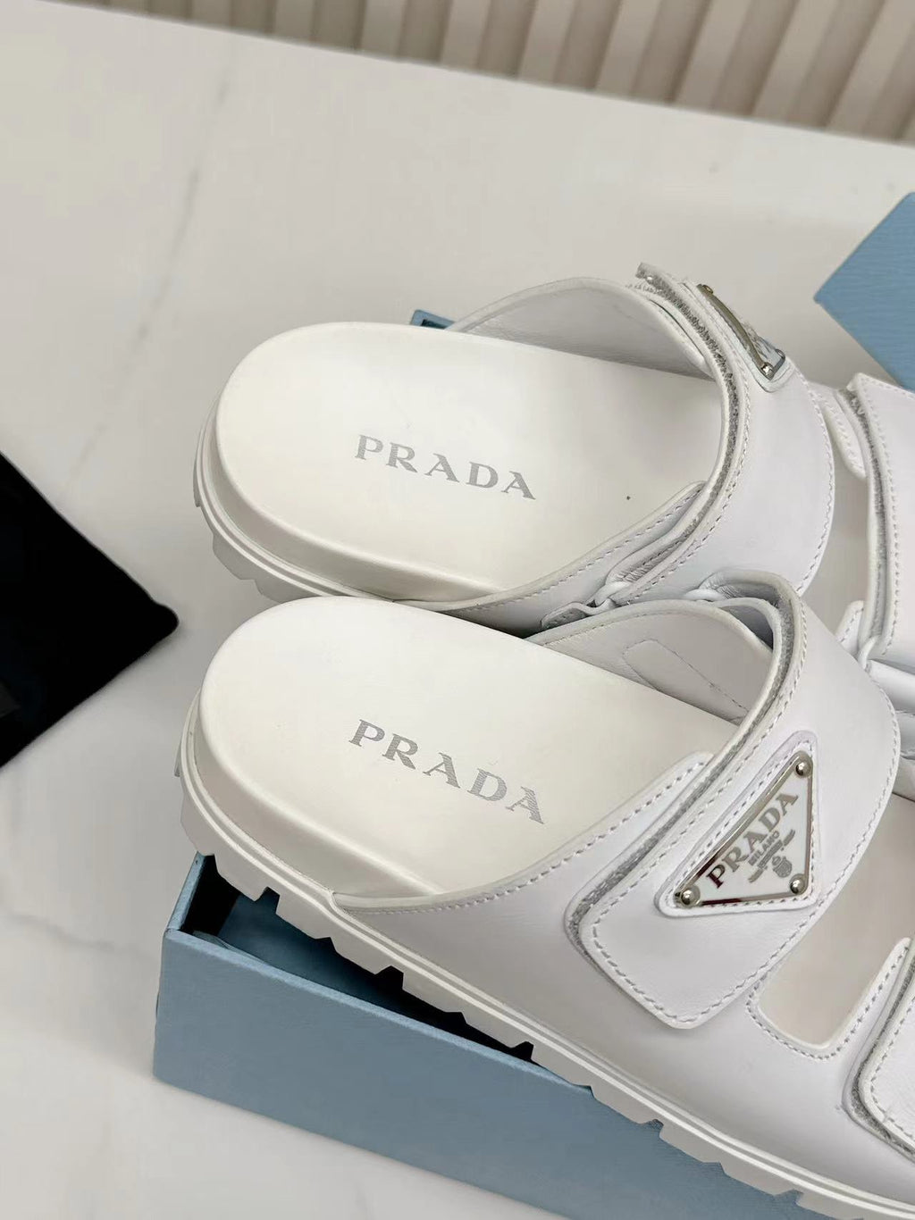 Z1ZPD26 Popular sandals