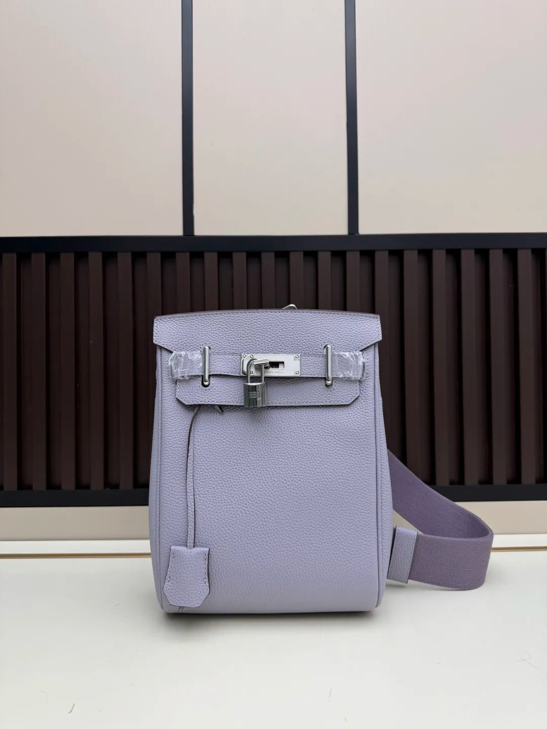 B1P36H46 Popular leather bag