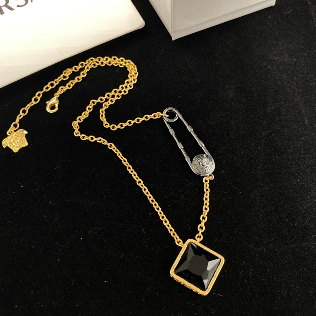 X1R75V48X Popular  Necklaces