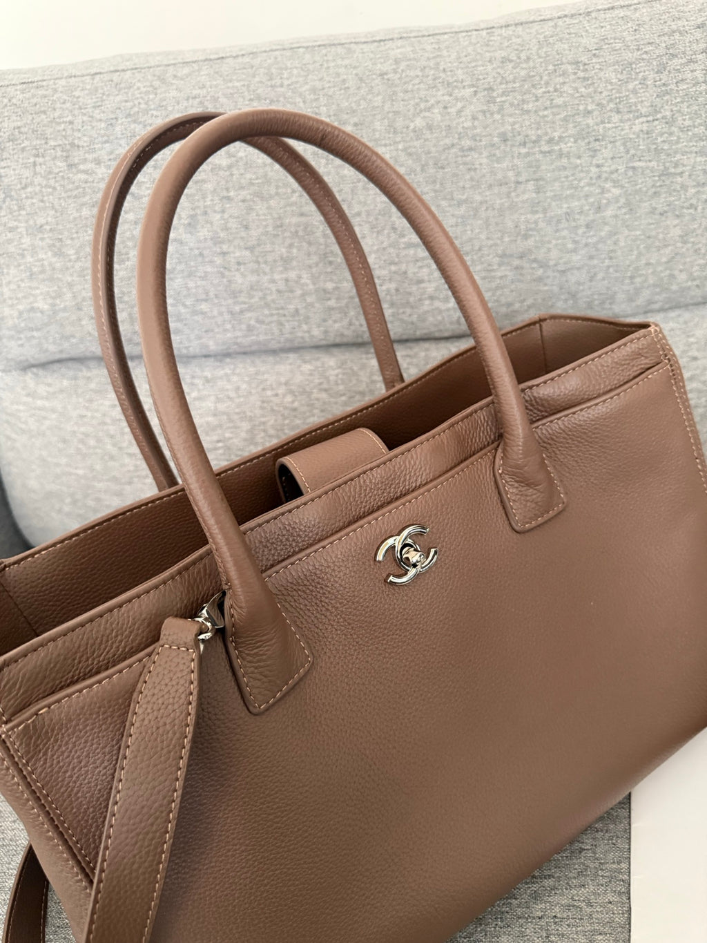 B1R76C37 Popular leather bag