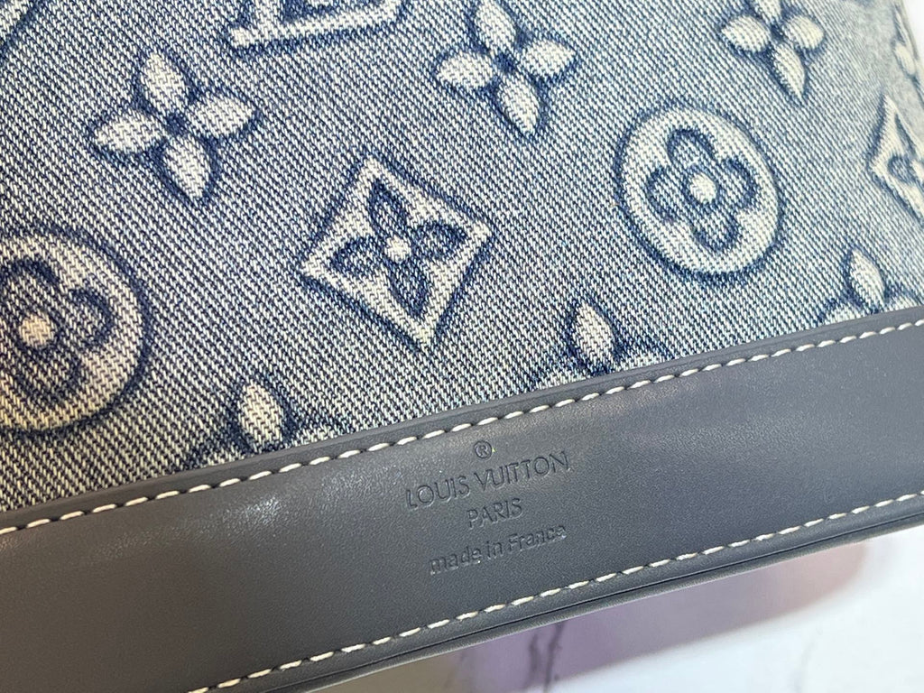 B1P46E105 Popular denim materials bag