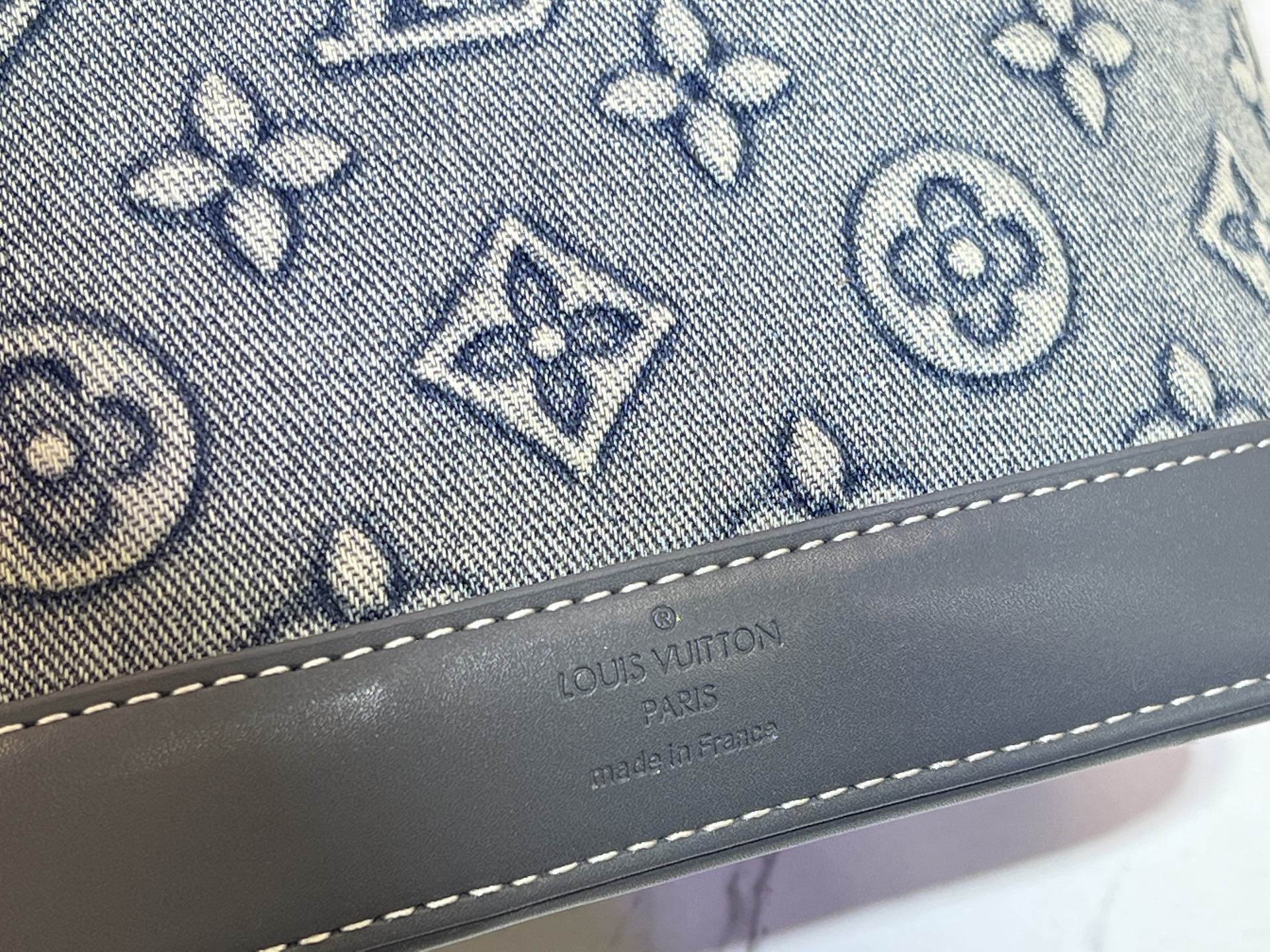 B1P46E105 Popular denim materials bag