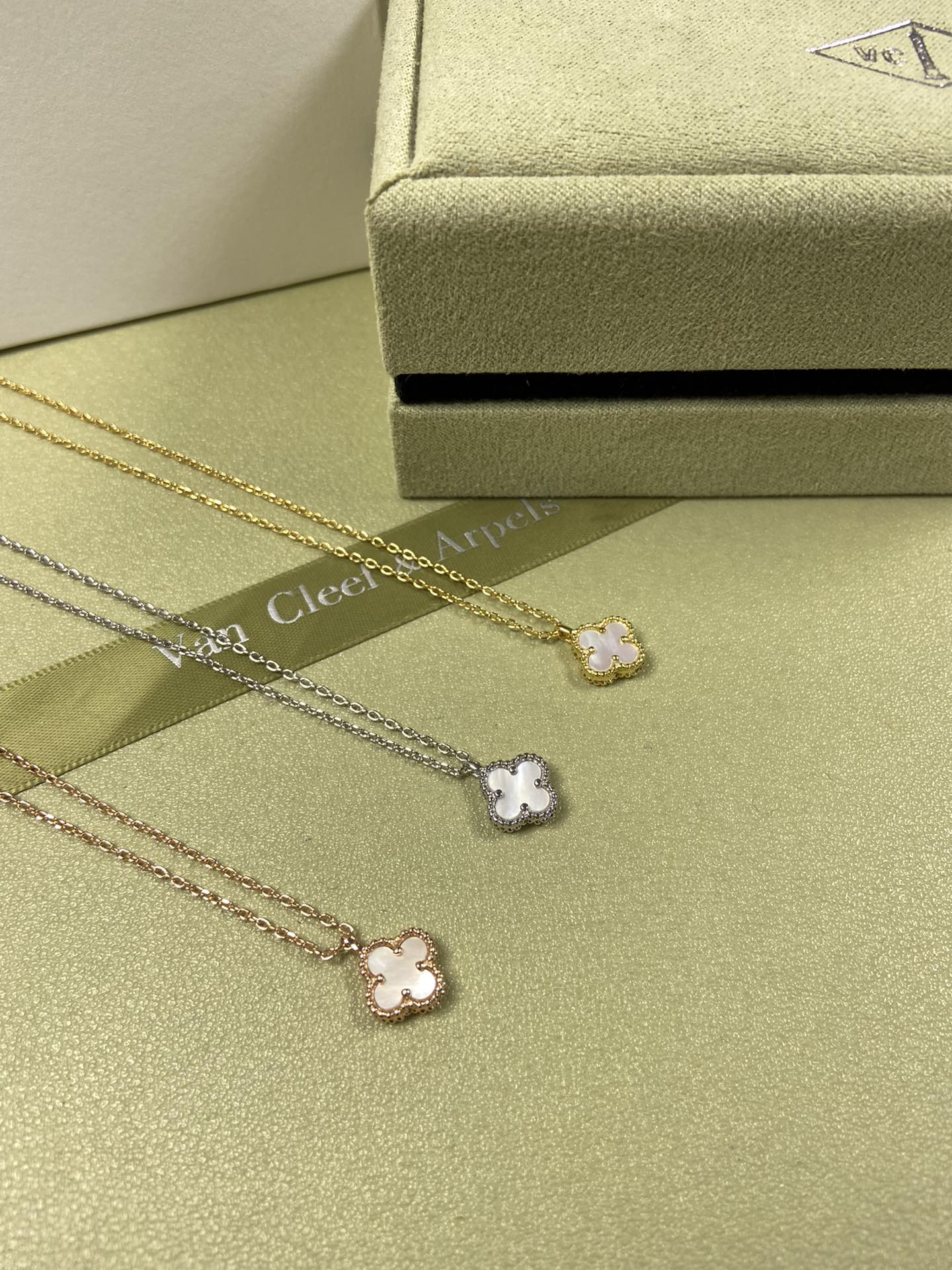 X5R75VA1K Popular  Necklaces