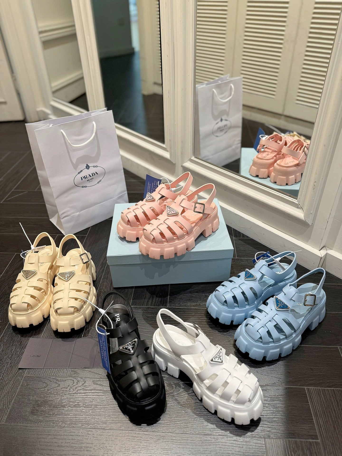 Z2R85P51  Popular high-quality shoes
