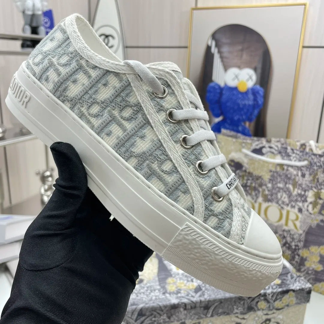 Z1XD65 Popular shoes