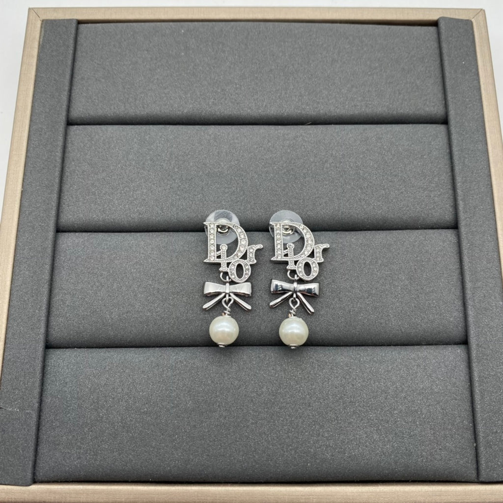X1Q85D136X Popular Necklace. Earrings