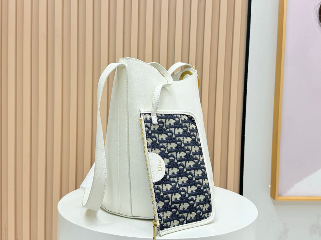 B1R76D45 Popular leather bag