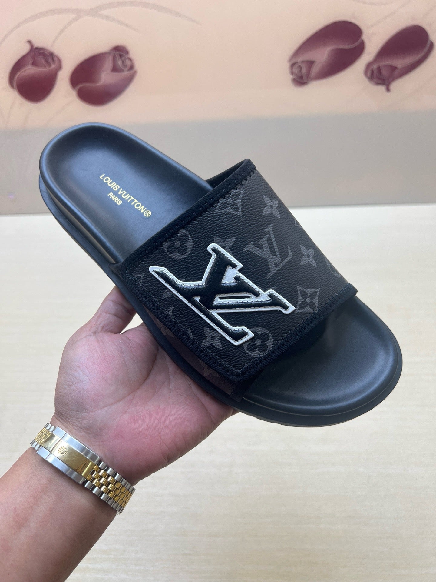Z5R66E21 Popular  Slippers