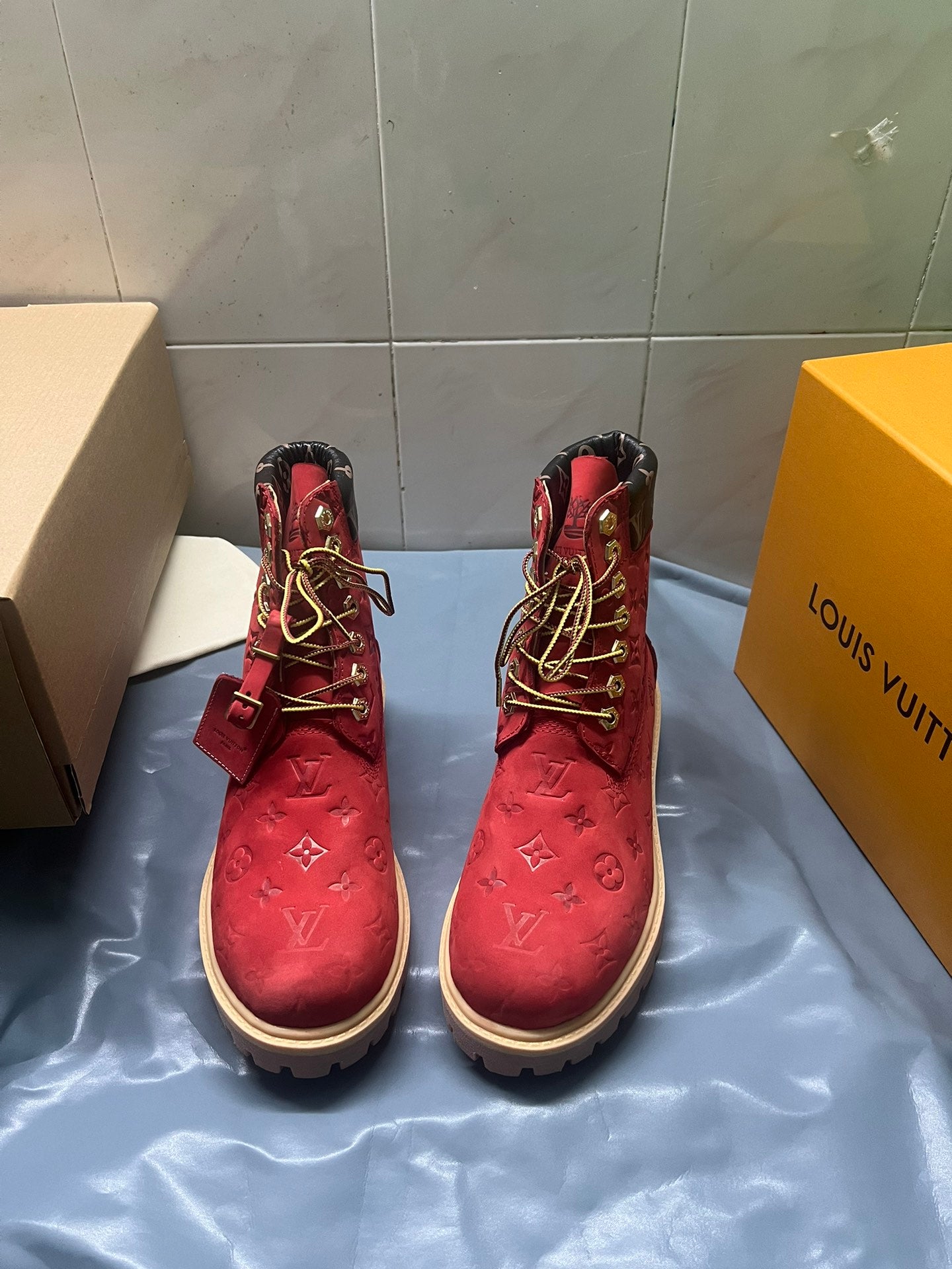 Z2Q105E382 Popular high-quality leather Boots