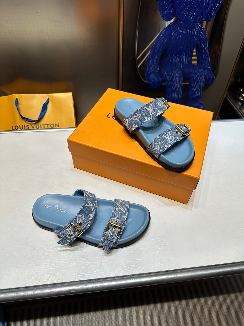 Z1ZE10 Popular sandals